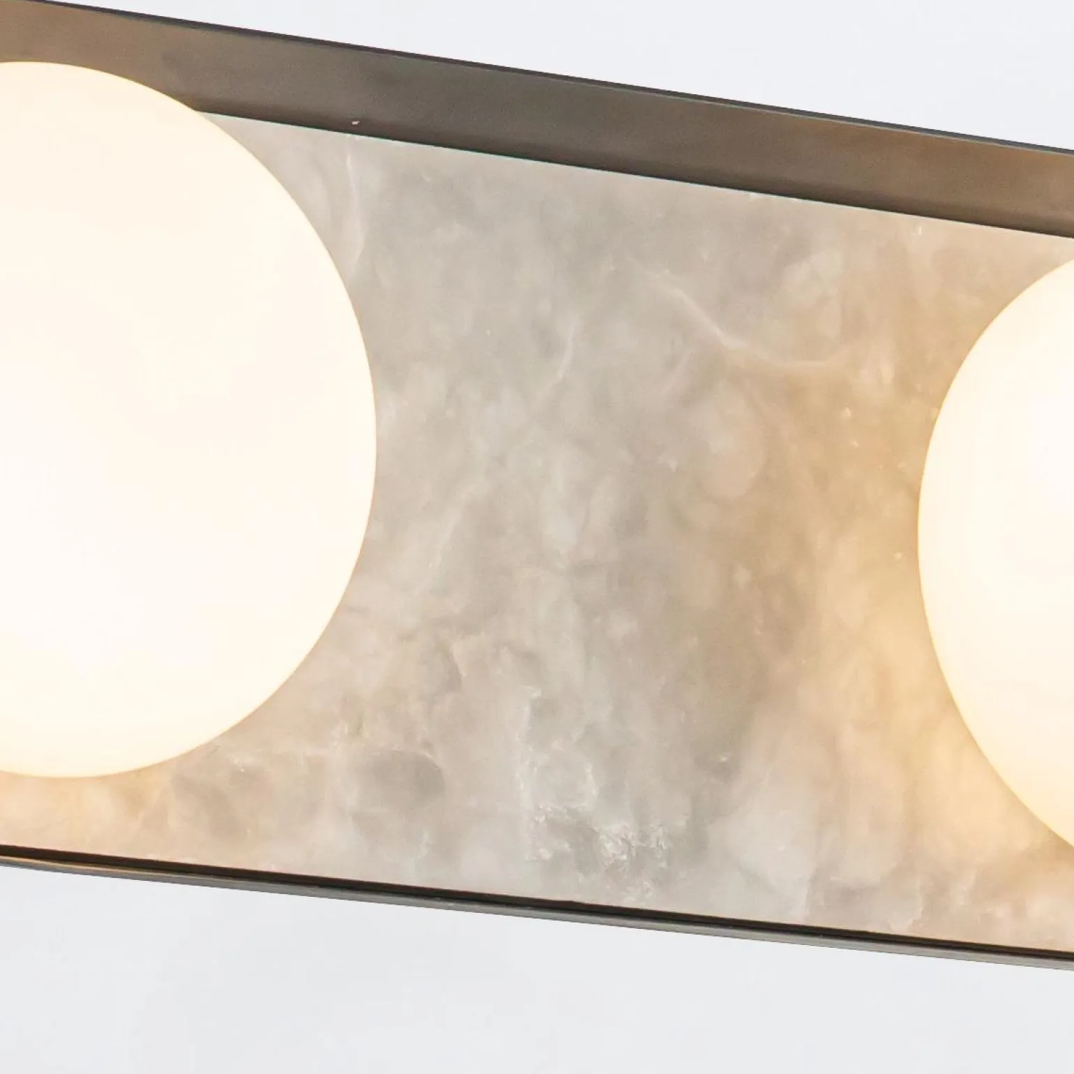 Alabastrowy Kinkiet LED Alonso - Miejski brąz (QN-ALONSO3-UBZ-AR) - Quintiesse