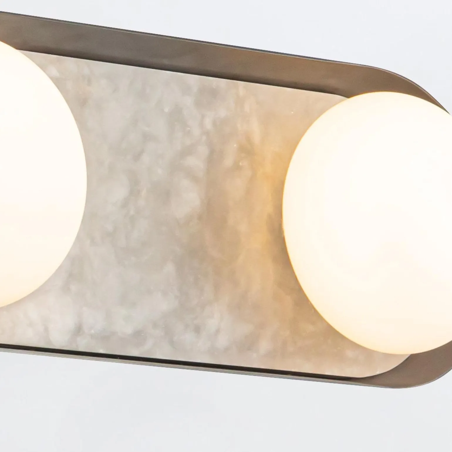 Alabastrowy Kinkiet LED Alonso - Miejski brąz (QN-ALONSO3-UBZ-AR) - Quintiesse