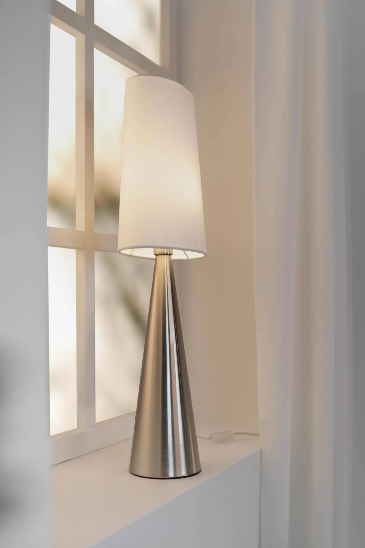 CONUS Table 1L Satin Nickel/Offwhite (108624) Markslojd