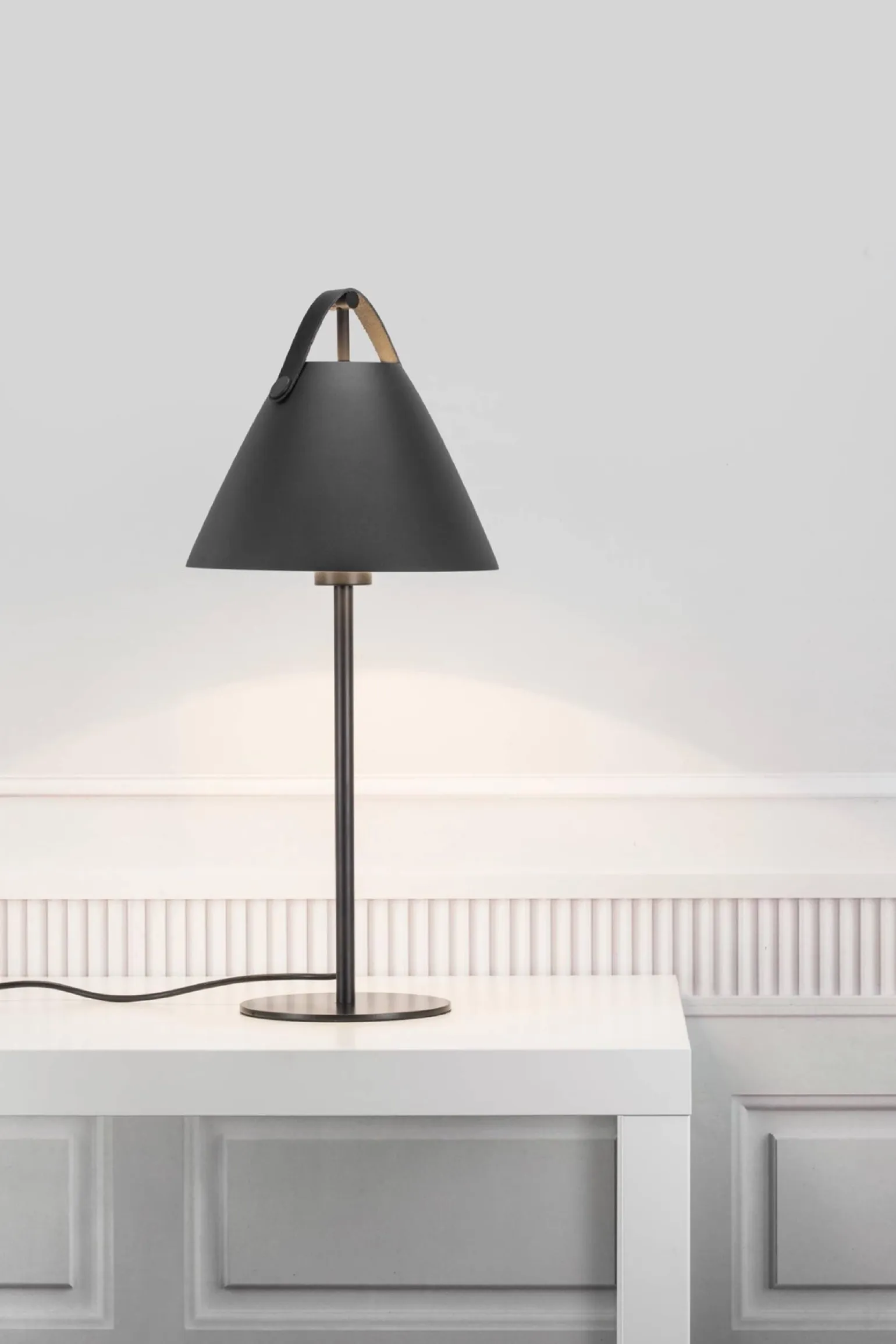 Czarna lampa stołowa STRAP Nordlux E27 40W Metal