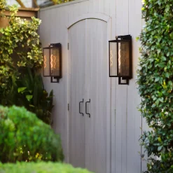 Duża latarnia naścienna Catalina - 1 źródło światła - Czarny, oksydowany brąz (QN-CATALINA-L) - Quintiesse