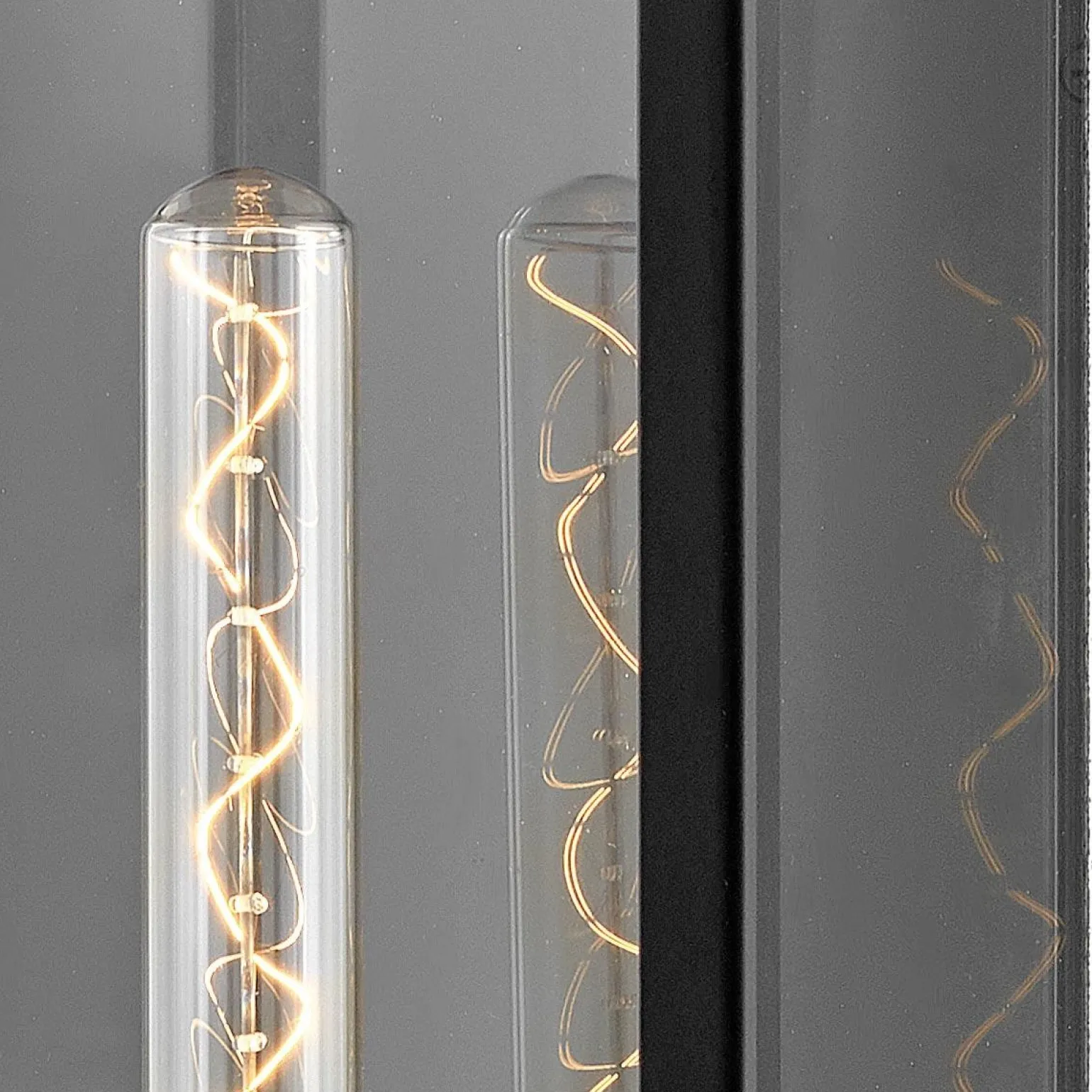 Duża latarnia naścienna Catalina - 1 źródło światła - Czarny, oksydowany brąz (QN-CATALINA-L) - Quintiesse