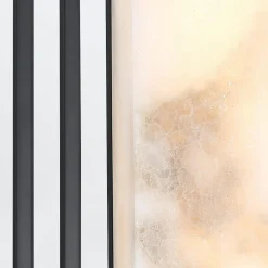 Duży kinkiet Blakley z alabastrowym kloszem Matowa czerń (QN-BLAKLEY-L-BK) - Quintiesse