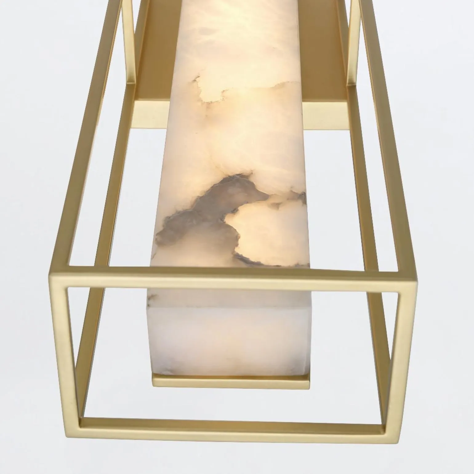 Duży kinkiet do przedpokoju Blakley z alabastrowym kloszem Szczotkowane złoto (QN-BLAKLEY-L-BG) - Quintiesse