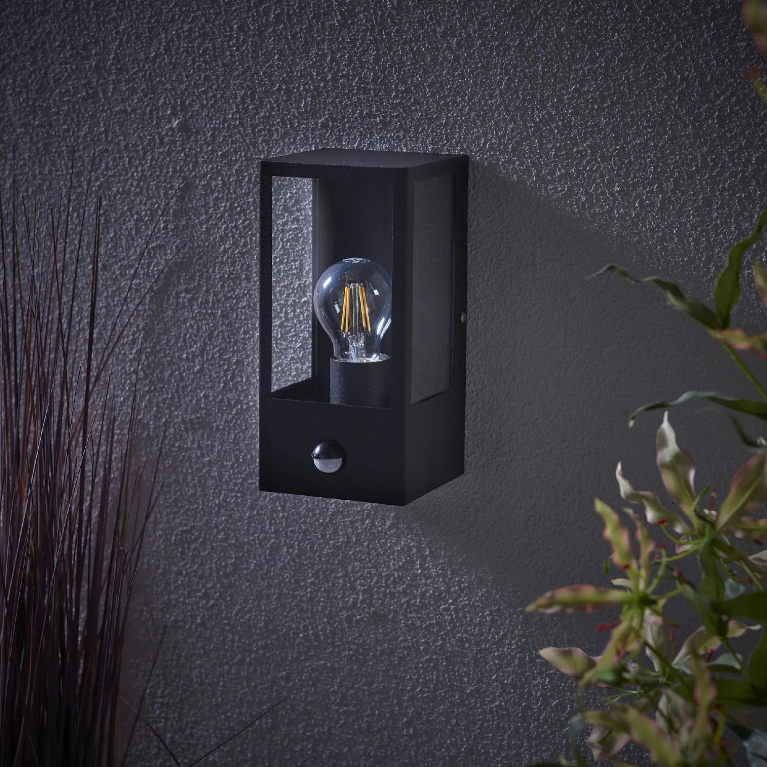 Kinkiet Breton PIR wall Black IP44 28W (94348) - Saxby