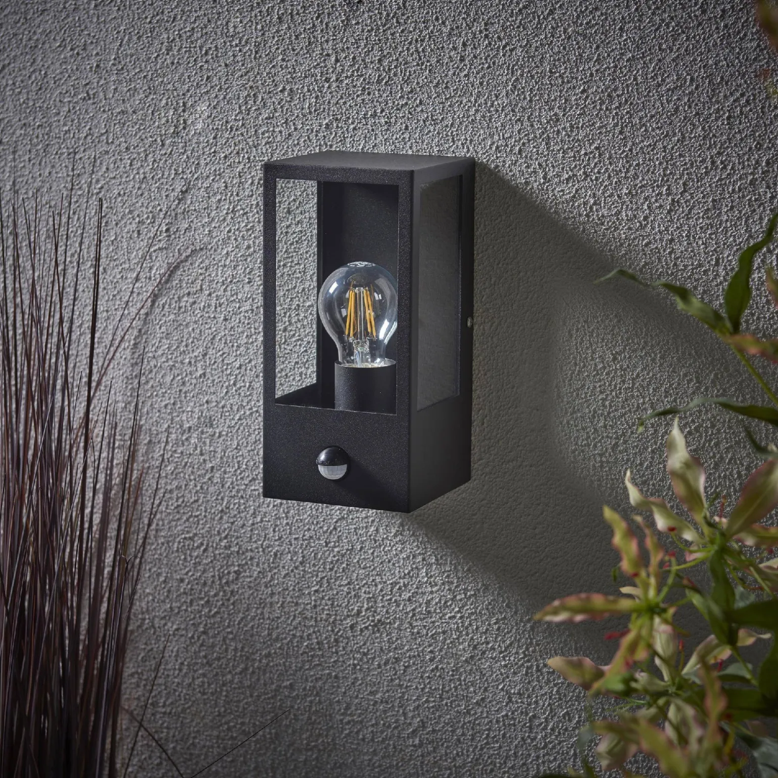 Kinkiet Breton PIR wall Black IP44 28W (94348) - Saxby