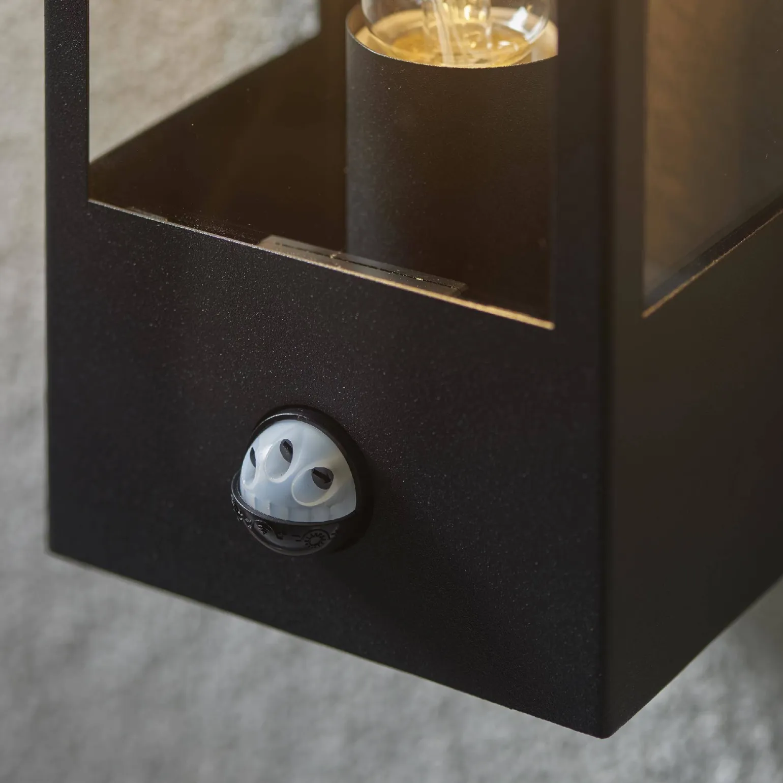 Kinkiet Breton PIR wall Black IP44 28W (94348) - Saxby