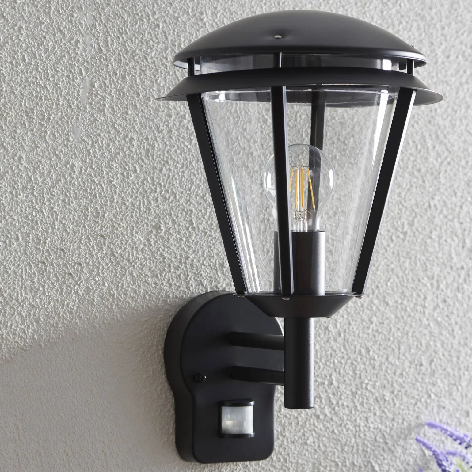 Kinkiet Inova PIR 1lt wall IP44 60W (49946) - Saxby