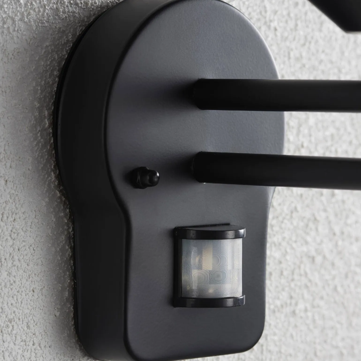 Kinkiet Inova PIR 1lt wall IP44 60W (49946) - Saxby