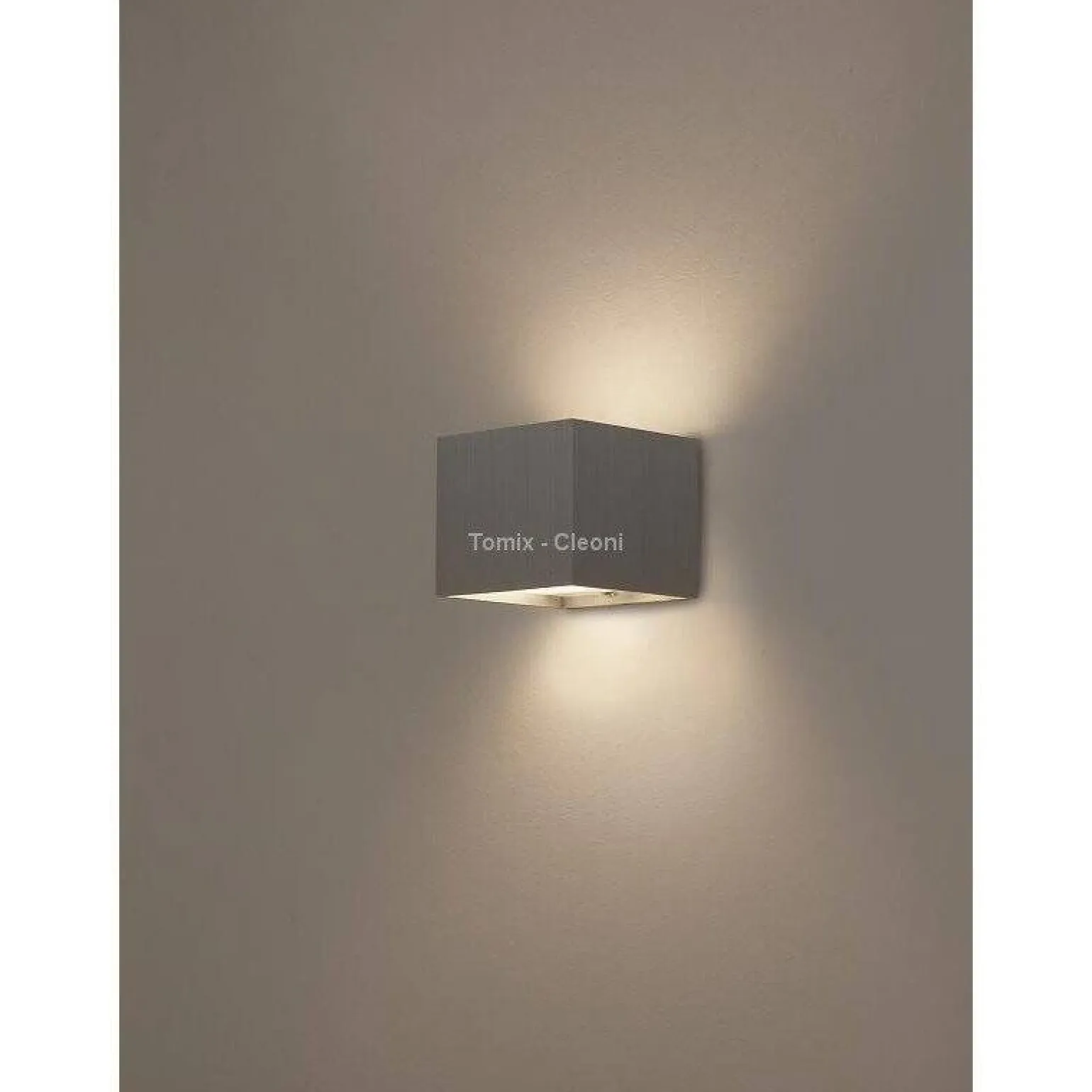 Kinkiet KUBIK kol. SREBRNY, oprawa bez przesłon (T049C2Kh101) Cleoni