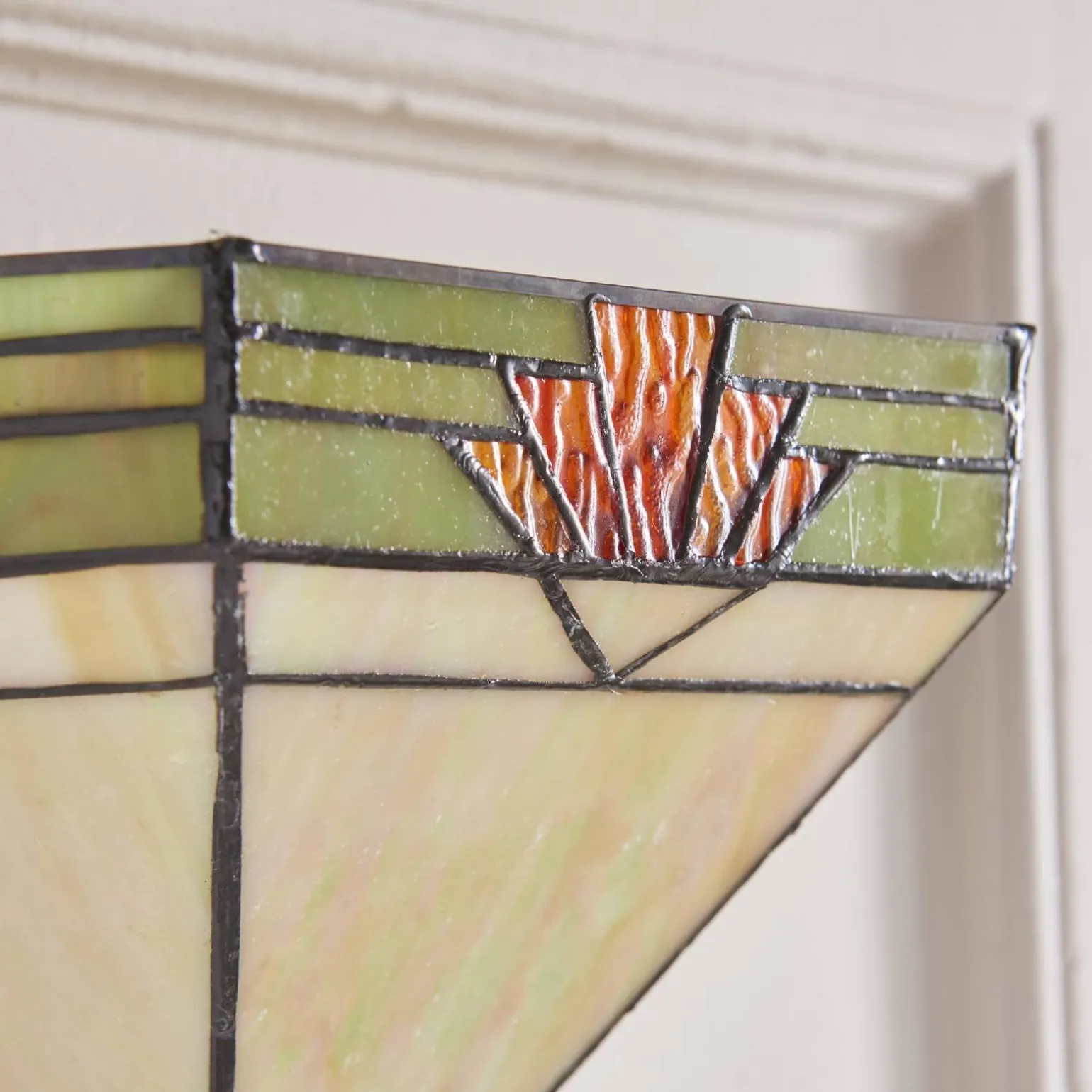 Kinkiet Nevada (64288) Tiffany