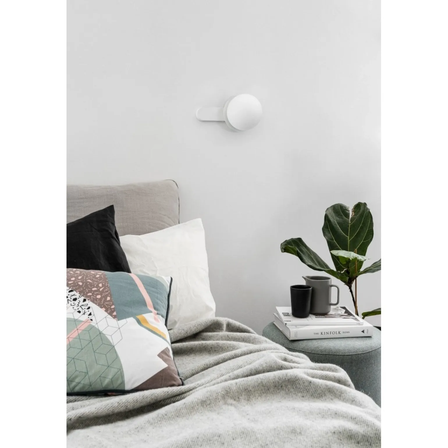 KUUL D biała lampa ścienna / kinkiet z podwyższoną szczelnością IP44 (KLD110S0) - Ummo