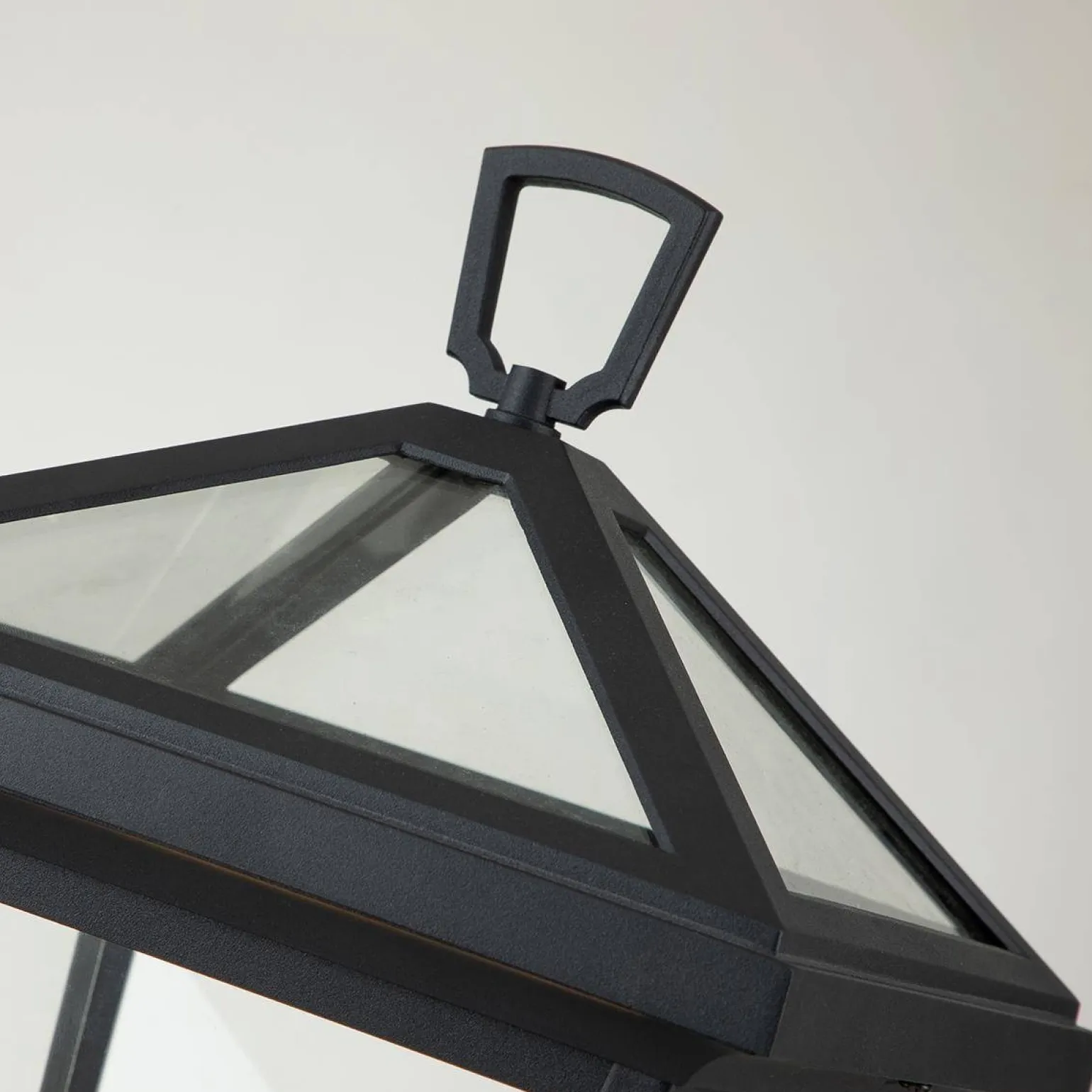 Latarnia stojąca Alford Place - 2 źródła światła - Czarna (QN-ALFORD-PLACE3-M-MB) - Quintiesse