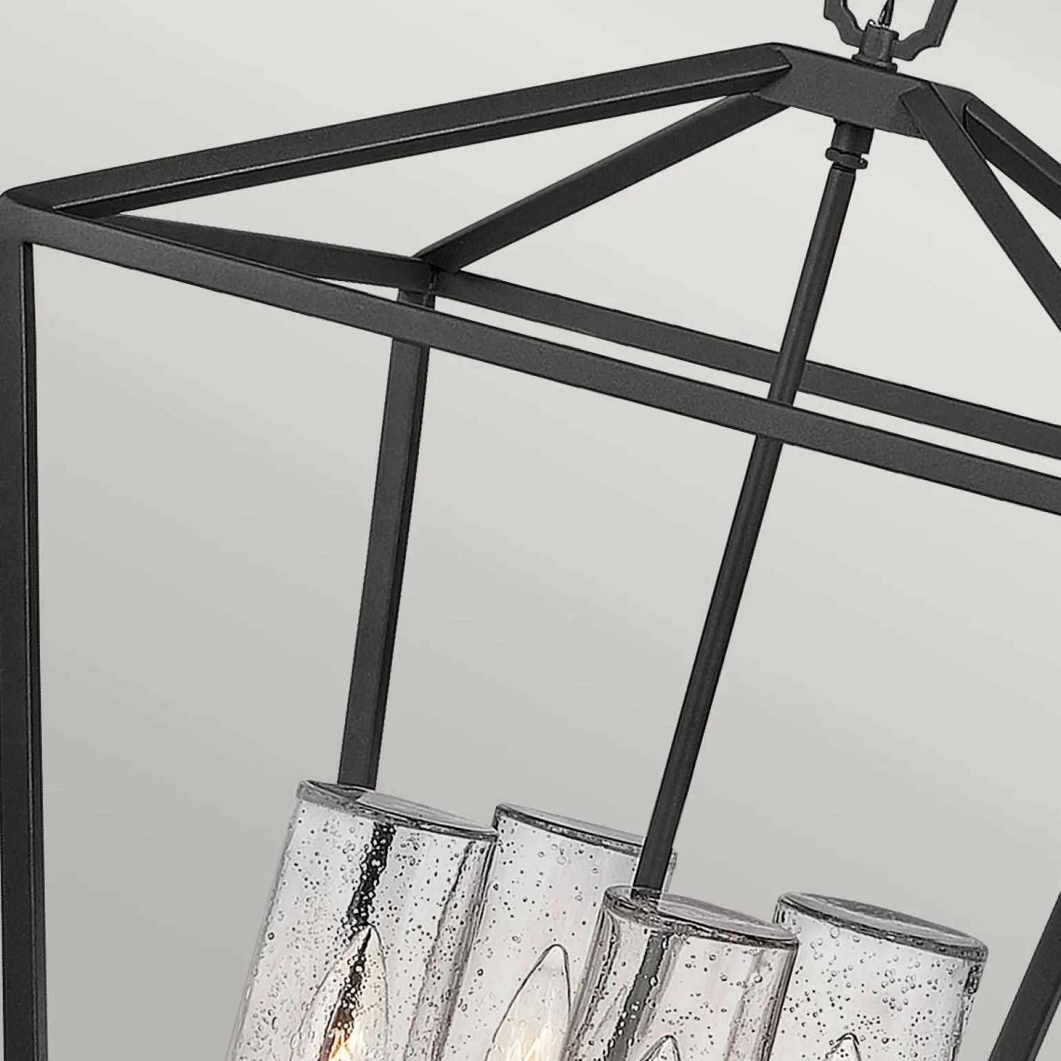 Latarnia wisząca Alford Place - 4 źródła światła - Czarna (QN-ALFORD-PLACE-4P-MB) - Quintiesse