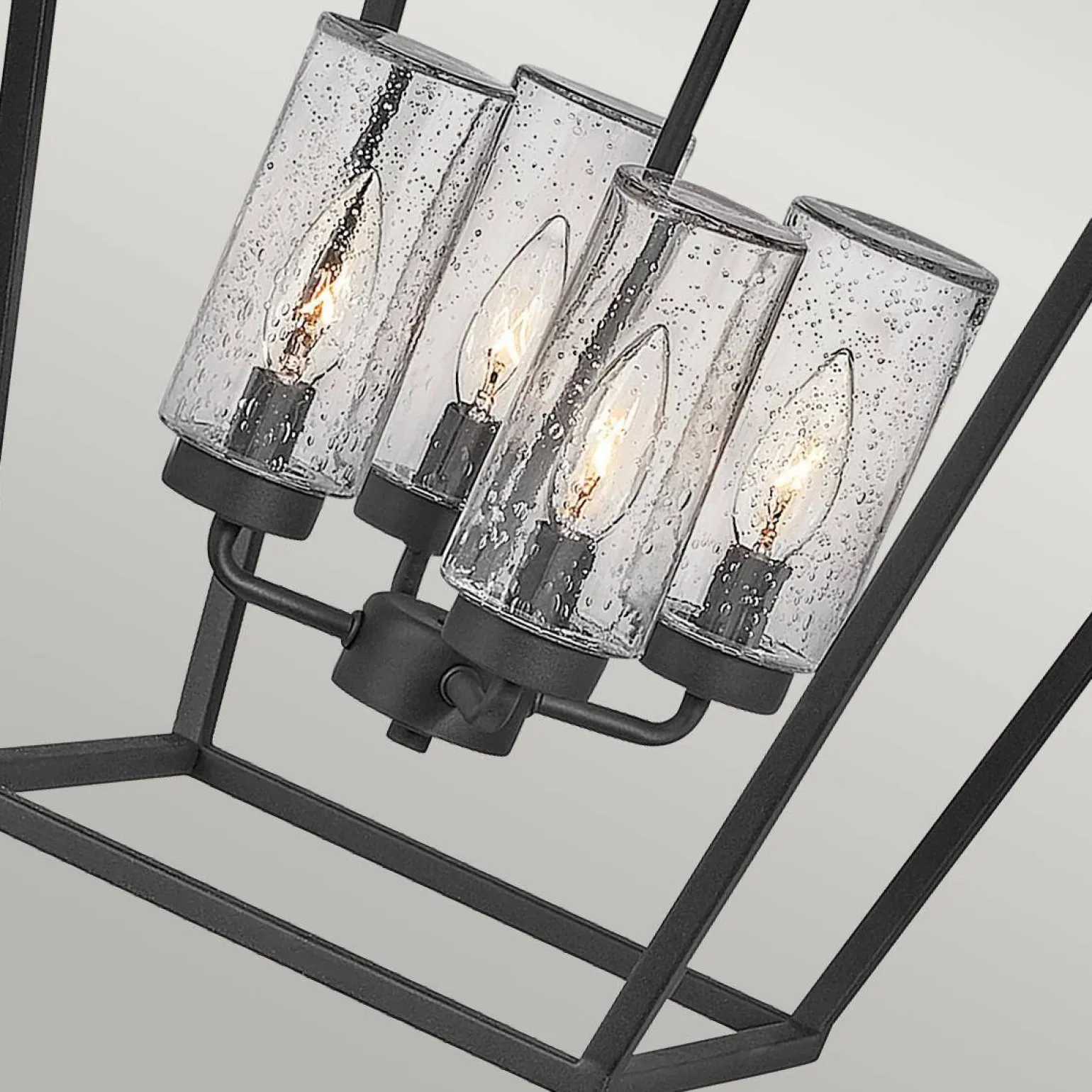 Latarnia wisząca Alford Place - 4 źródła światła - Czarna (QN-ALFORD-PLACE-4P-MB) - Quintiesse