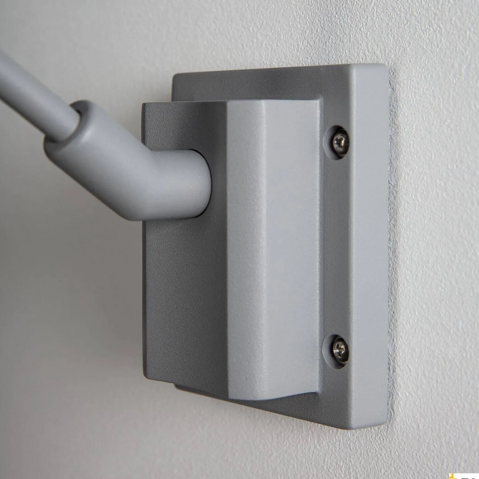 MYRA DISPLAY, lampa ścienna outdoor, QPAR51, IP55, srebrnoszara, łukowato wygięta, maks. 50W (233134) - SLV