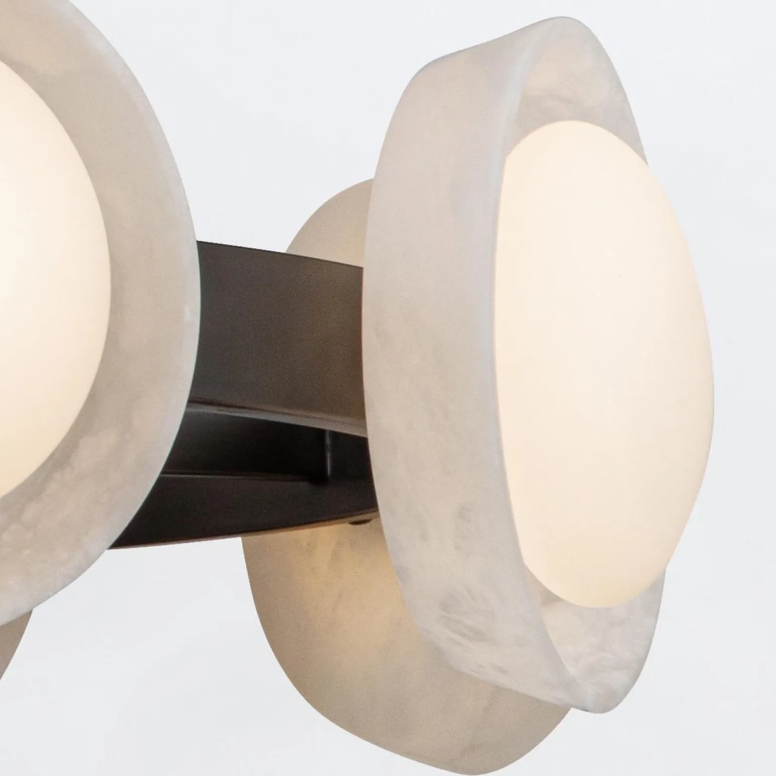 Nowoczesny Żyrandol LED Alonso - Miejski brąz (QN-ALONSO8-UBZ-AR) - Quintiesse