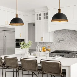 Pojedyncza lampa nad stół Doral Matowa czerń, vintage mosiądz (QN-DORAL-P-M-BK) - Quintiesse