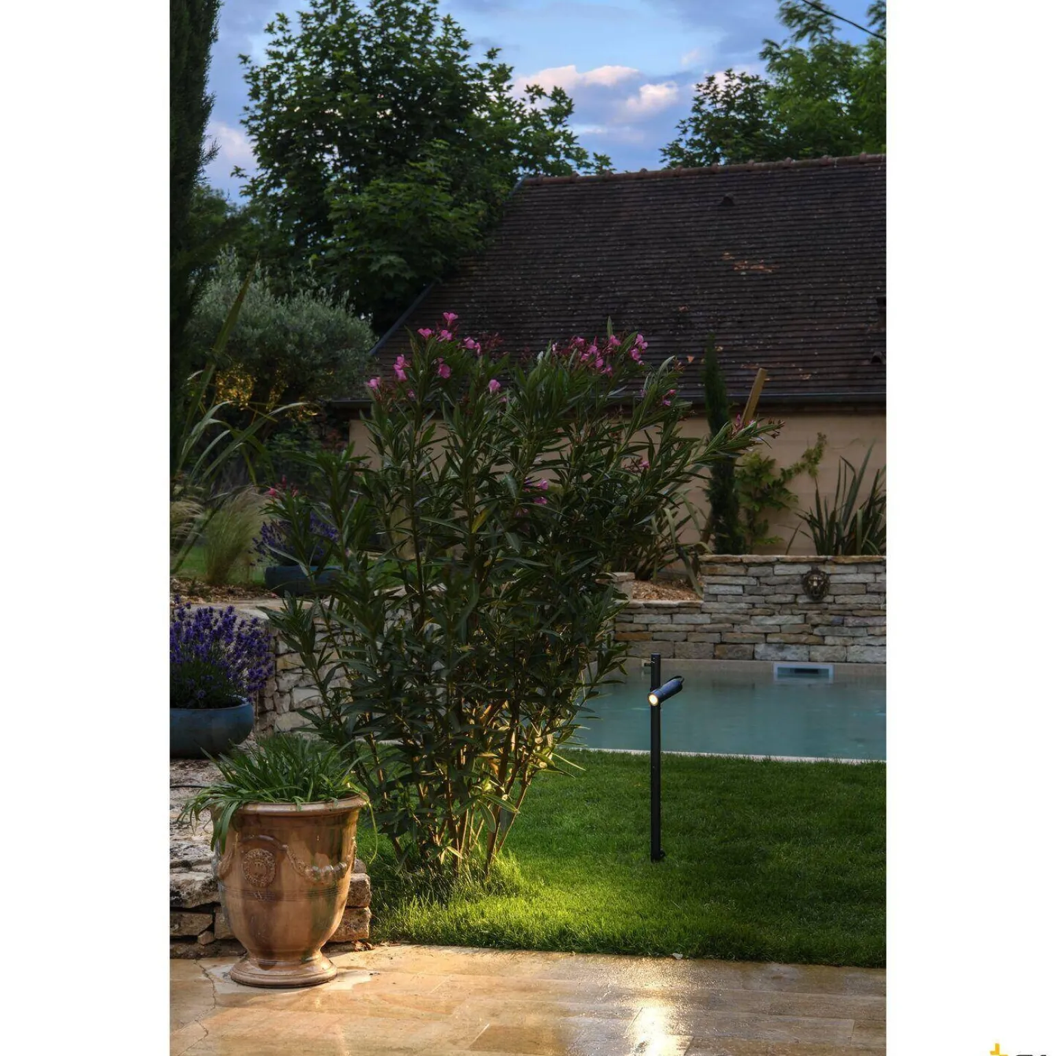 Pojedynczy słupek wbijany w grunt HELIA SLIM Pole (1007868) - SLV