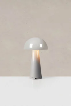 Przenośna ładowana lampa zewnętrzna FUNGI Rechargeable Table Greige B/O (108950) Markslojd