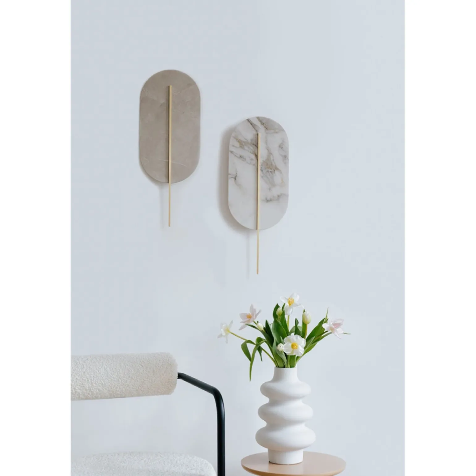 ROKKE STONE biała lampa ścienna / kinkiet z ozdobnym detalem (RKS21020) - Ummo