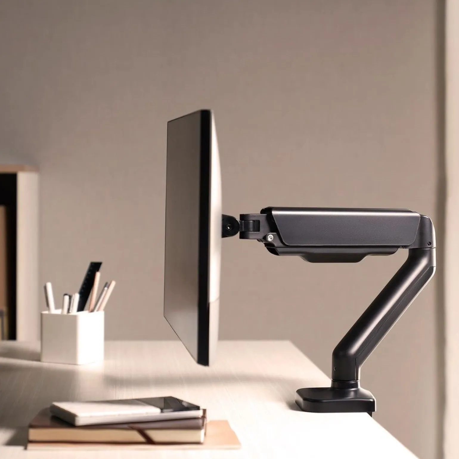 Uchwyt do mocowania monitora, z funkcją full motion, z gazową sprężyną M1 Pro (LV0663) - LVN SYSTEM